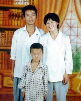 法轮功学员陈建宁与妻子、儿子
