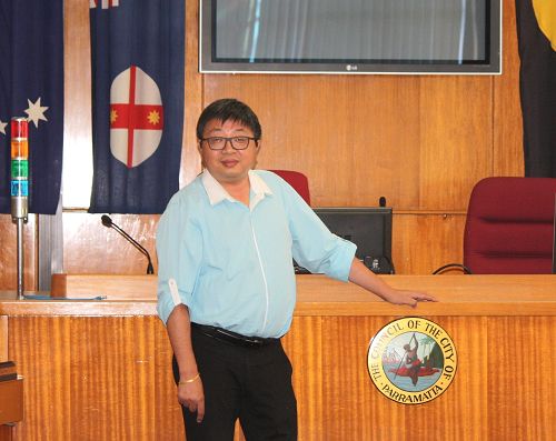 图1: 一五年二月上旬澳洲纽省帕拉玛塔市（Parramatta City）华裔市议员胡煜明