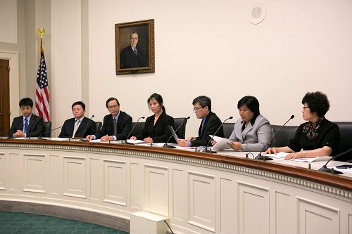 五月二十六日，华盛顿DC法轮大法学会在美国国会众议院雷本（Rayburn）大楼举行“中国人权灾难及迫害者承担罪责”为主题的研讨会。