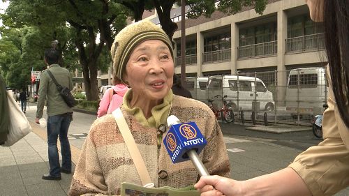 '图8：一位日本老婆婆表示对迫害感到震惊'