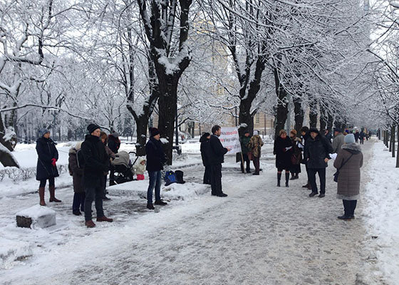 拉脱维亚民众支持法轮功反迫害