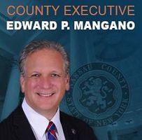 长岛拉撒县（Nassau county executive）执行长爱德华•曼加诺 （Edward P. Mangano）