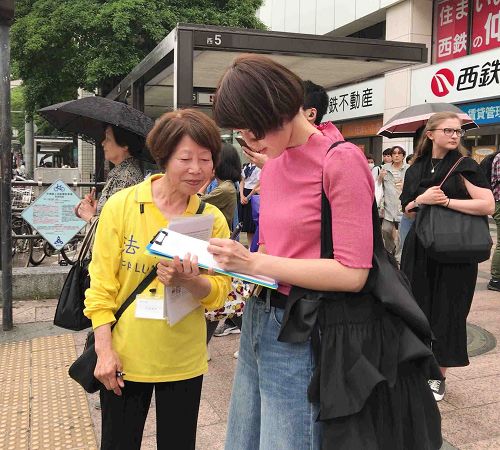 '图10～12：日本九州民众签名支持法轮功反迫害'