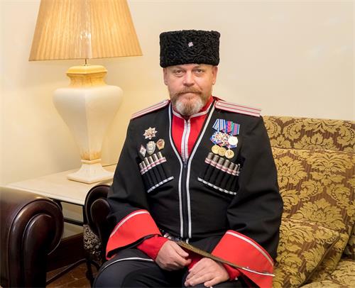 '图1：身着哥萨克古老服饰的伊万·库季诺夫（Ivan?Kudinov）'