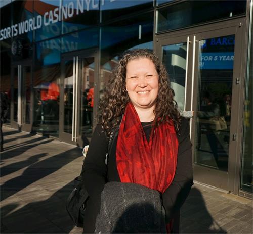 '图5：加拿大蒙特利尔学员索尼娅（Sonia）在2019纽约法会上。'