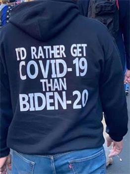 图：川粉制作的文化衫，上写“我宁可得Covid-19（中共病毒），也不要拜登-20”（I’d rather get Covid-19 than Biden-20）
