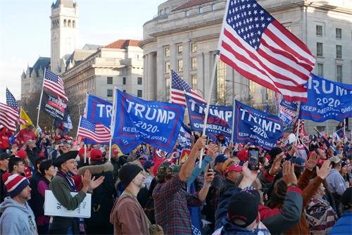 2020年12月12日，数十万各族裔来自全美各地的民众汇聚华府，举行盛大“停止窃选（Stop The Steal）”集会游行。