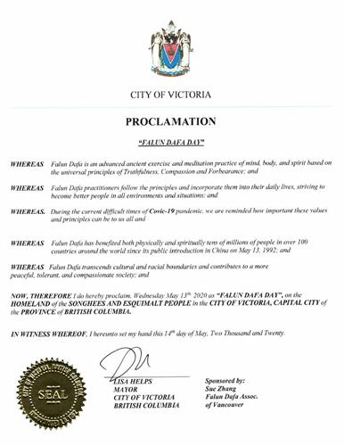 '图1：加拿大卑诗省首府维多利亚市长颁发褒奖，宣布法轮大法日。'