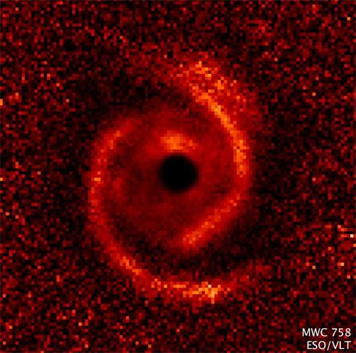 '婴儿“太阳系”MWC 758（Image credit：NASA / ESA / ESO / M. Benisty et al ）'