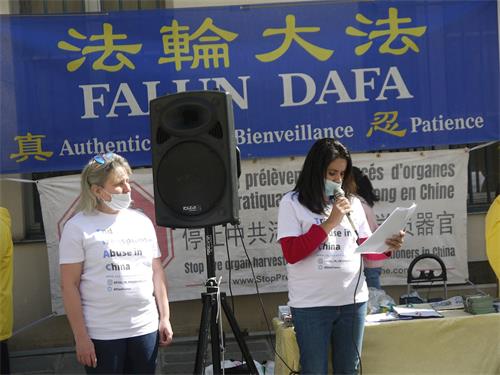 '图4：结束中国滥用移植器官协会法国代表吕纳（Fiorella Luna）女士（右）在集会上谴责中共活摘法轮功学员器官牟取暴利。'
