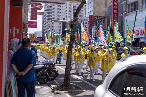 '图1～4：台南大游行，庆祝法轮大法日。'