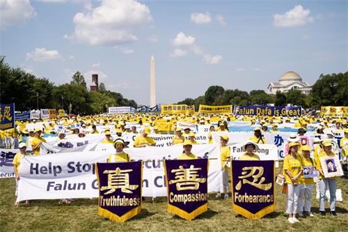 '图1：2021年7月16日，法轮功学员在美国首都华盛顿DC的国家广场（National Mall）上举行“七二零”反迫害集会。'