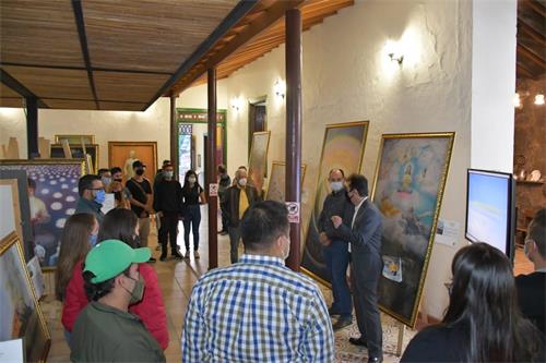 图5：二零二一年三月，真善忍美展在丽池市（El Retiro）丽池文化之家举办。