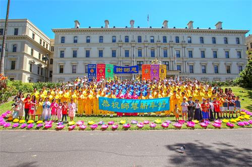 '图1：二零二三年中国新年前夕，墨尔本大法弟子给师尊拜年。'