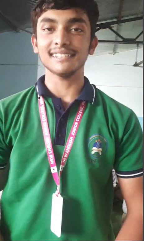 '图18:十二年级学生维什瓦吉特·萨瓦伊说,炼法轮大法功法后,他感到神清气爽。'