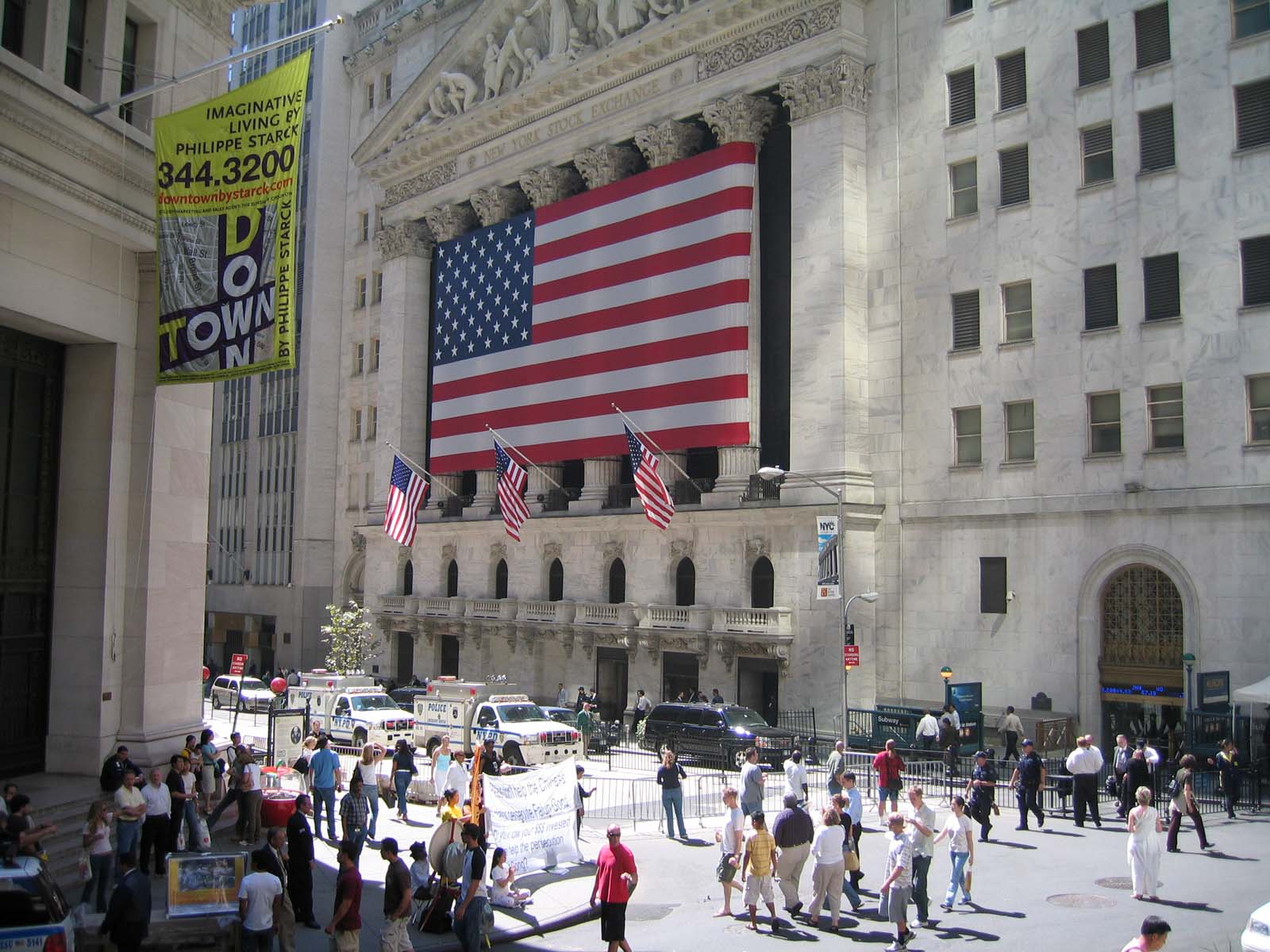 http://minghui.tv/pics/0005/Sep/4/wallstreet-01.JPG